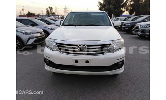Acheter Import Voiture Toyota Fortuner Blanc à Import - Dubai, Eua Acheter Import Voiture Toyota Fortuner Blanc à Import - Dubai, Eua