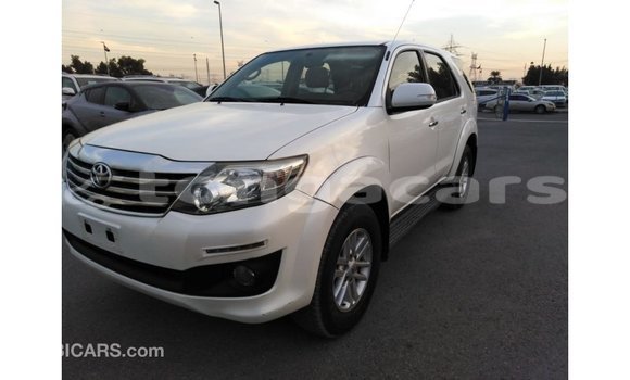 Acheter Import Voiture Toyota Fortuner Blanc à Import - Dubai, Eua Acheter Import Voiture Toyota Fortuner Blanc à Import - Dubai, Eua