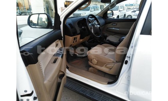 Acheter Import Voiture Toyota Fortuner Blanc à Import - Dubai, Eua Acheter Import Voiture Toyota Fortuner Blanc à Import - Dubai, Eua