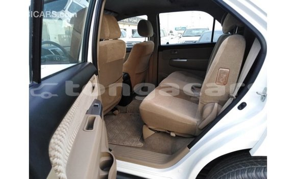 Acheter Import Voiture Toyota Fortuner Blanc à Import - Dubai, Eua Acheter Import Voiture Toyota Fortuner Blanc à Import - Dubai, Eua