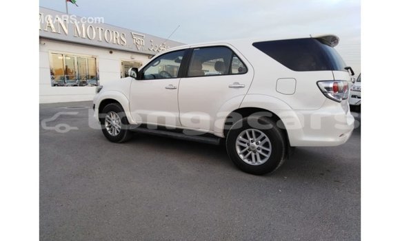 Acheter Import Voiture Toyota Fortuner Blanc à Import - Dubai, Eua Acheter Import Voiture Toyota Fortuner Blanc à Import - Dubai, Eua