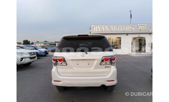 Acheter Import Voiture Toyota Fortuner Blanc à Import - Dubai, Eua Acheter Import Voiture Toyota Fortuner Blanc à Import - Dubai, Eua