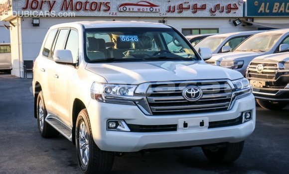 Acheter Import Voiture Toyota Land Cruiser Blanc à Import - Dubai, Eua Acheter Import Voiture Toyota Land Cruiser Blanc à Import - Dubai, Eua
