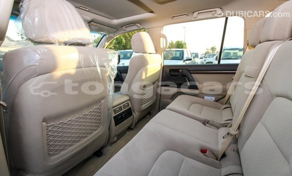 Acheter Import Voiture Toyota Land Cruiser Blanc à Import - Dubai, Eua Acheter Import Voiture Toyota Land Cruiser Blanc à Import - Dubai, Eua