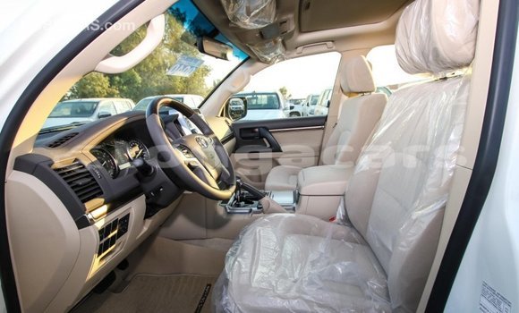 Acheter Import Voiture Toyota Land Cruiser Blanc à Import - Dubai, Eua Acheter Import Voiture Toyota Land Cruiser Blanc à Import - Dubai, Eua