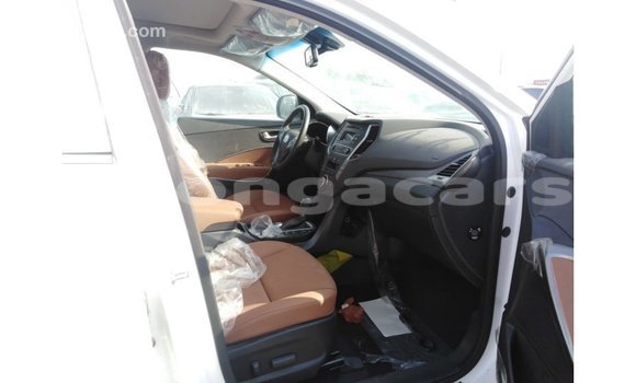 Acheter Import Voiture Hyundai Santa Fe Blanc à Import - Dubai, Eua Acheter Import Voiture Hyundai Santa Fe Blanc à Import - Dubai, Eua