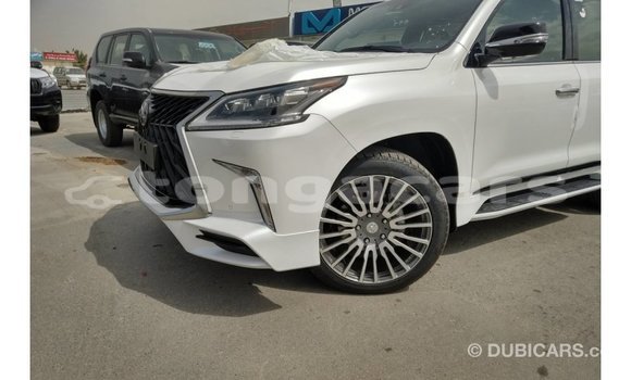 Acheter Import Voiture Lexus LX Blanc à Import - Dubai, Eua