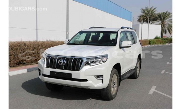 Acheter Import Voiture Toyota Prado Blanc à Import - Dubai, Eua Acheter Import Voiture Toyota Prado Blanc à Import - Dubai, Eua