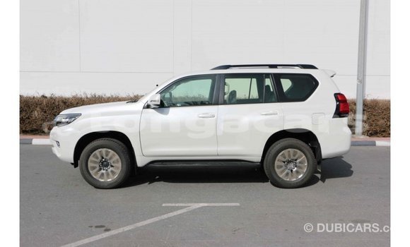 Acheter Import Voiture Toyota Prado Blanc à Import - Dubai, Eua Acheter Import Voiture Toyota Prado Blanc à Import - Dubai, Eua