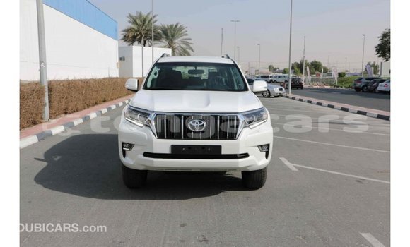 Acheter Import Voiture Toyota Prado Blanc à Import - Dubai, Eua Acheter Import Voiture Toyota Prado Blanc à Import - Dubai, Eua