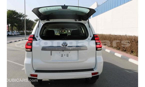 Acheter Import Voiture Toyota Prado Blanc à Import - Dubai, Eua Acheter Import Voiture Toyota Prado Blanc à Import - Dubai, Eua