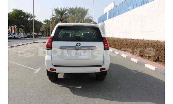 Acheter Import Voiture Toyota Prado Blanc à Import - Dubai, Eua Acheter Import Voiture Toyota Prado Blanc à Import - Dubai, Eua