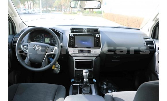 Acheter Import Voiture Toyota Prado Blanc à Import - Dubai, Eua Acheter Import Voiture Toyota Prado Blanc à Import - Dubai, Eua