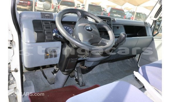 Acheter Import Voiture Mitsubishi Carisma Blanc à Import - Dubai, Eua