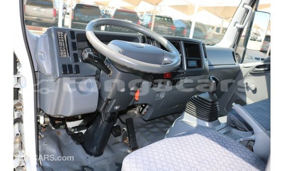 Acheter Import Voiture Isuzu Rodeo Blanc à Import - Dubai, Eua