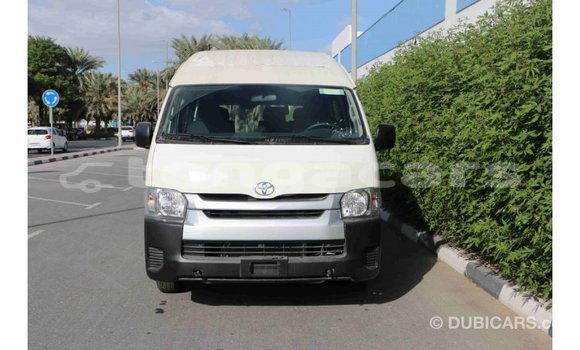 Acheter Import Voiture Toyota Hiace Blanc à Import - Dubai, Eua Acheter Import Voiture Toyota Hiace Blanc à Import - Dubai, Eua