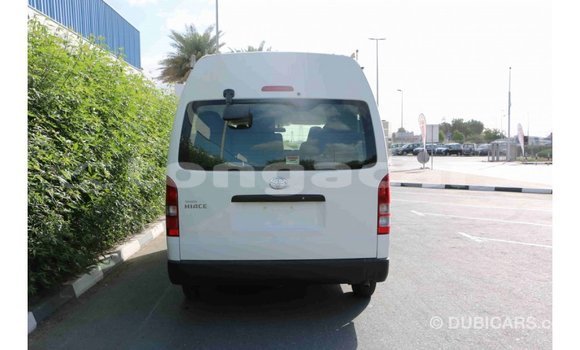 Acheter Import Voiture Toyota Hiace Blanc à Import - Dubai, Eua Acheter Import Voiture Toyota Hiace Blanc à Import - Dubai, Eua