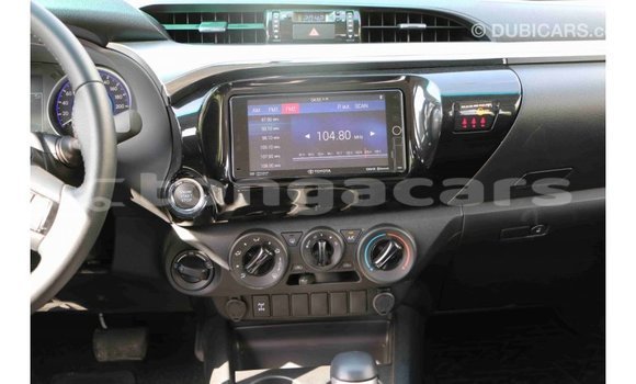 Acheter Import Voiture Toyota Hilux Noir à Import - Dubai, Eua Acheter Import Voiture Toyota Hilux Noir à Import - Dubai, Eua