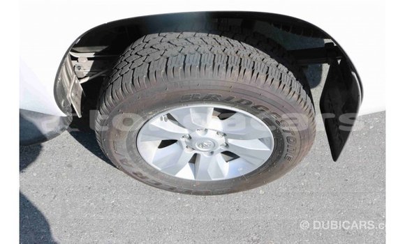 Acheter Import Voiture Toyota Hilux Noir à Import - Dubai, Eua Acheter Import Voiture Toyota Hilux Noir à Import - Dubai, Eua