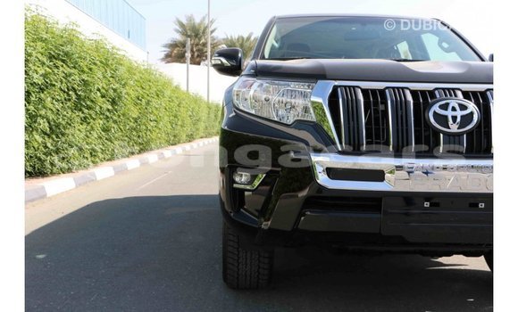 Acheter Import Voiture Toyota Prado Blanc à Import - Dubai, Eua Acheter Import Voiture Toyota Prado Blanc à Import - Dubai, Eua