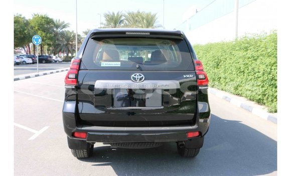 Acheter Import Voiture Toyota Prado Blanc à Import - Dubai, Eua Acheter Import Voiture Toyota Prado Blanc à Import - Dubai, Eua