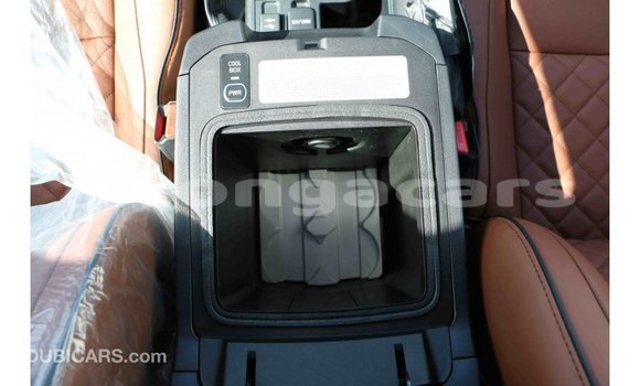 Acheter Import Voiture Toyota Prado Blanc à Import - Dubai, Eua Acheter Import Voiture Toyota Prado Blanc à Import - Dubai, Eua