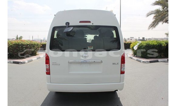 Acheter Import Voiture Toyota Hiace Blanc à Import - Dubai, Eua Acheter Import Voiture Toyota Hiace Blanc à Import - Dubai, Eua
