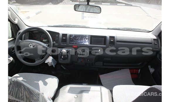 Acheter Import Voiture Toyota Hiace Blanc à Import - Dubai, Eua Acheter Import Voiture Toyota Hiace Blanc à Import - Dubai, Eua