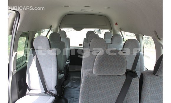 Acheter Import Voiture Toyota Hiace Blanc à Import - Dubai, Eua Acheter Import Voiture Toyota Hiace Blanc à Import - Dubai, Eua