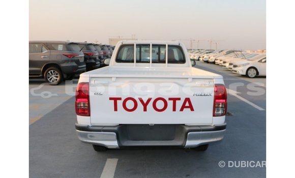 Acheter Import Voiture Toyota Hilux Blanc à Import - Dubai, Eua Acheter Import Voiture Toyota Hilux Blanc à Import - Dubai, Eua