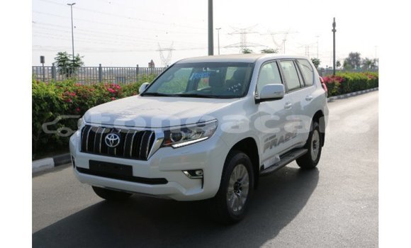 Acheter Import Voiture Toyota Prado Blanc à Import - Dubai, Eua Acheter Import Voiture Toyota Prado Blanc à Import - Dubai, Eua