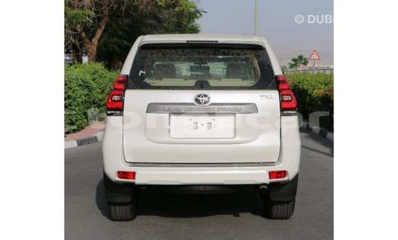 Acheter Import Voiture Toyota Prado Blanc à Import - Dubai, Eua Acheter Import Voiture Toyota Prado Blanc à Import - Dubai, Eua