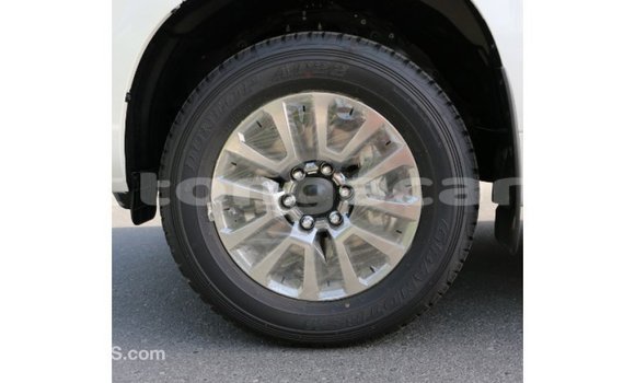 Acheter Import Voiture Toyota Prado Blanc à Import - Dubai, Eua Acheter Import Voiture Toyota Prado Blanc à Import - Dubai, Eua