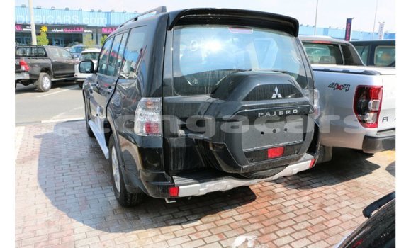 Acheter Import Voiture Mitsubishi Pajero Noir à Import - Dubai, Eua Acheter Import Voiture Mitsubishi Pajero Noir à Import - Dubai, Eua