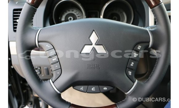 Acheter Import Voiture Mitsubishi Pajero Noir à Import - Dubai, Eua Acheter Import Voiture Mitsubishi Pajero Noir à Import - Dubai, Eua