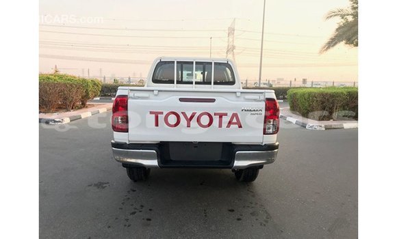 Acheter Import Voiture Toyota Hilux Blanc à Import - Dubai, Eua Acheter Import Voiture Toyota Hilux Blanc à Import - Dubai, Eua