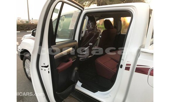Acheter Import Voiture Toyota Hilux Blanc à Import - Dubai, Eua Acheter Import Voiture Toyota Hilux Blanc à Import - Dubai, Eua