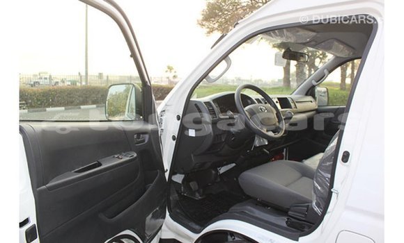 Acheter Import Voiture Toyota Hiace Blanc à Import - Dubai, Eua Acheter Import Voiture Toyota Hiace Blanc à Import - Dubai, Eua