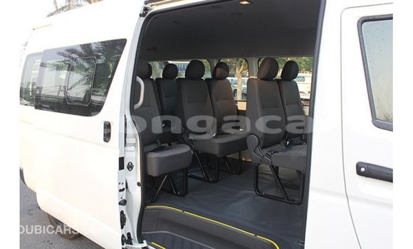 Acheter Import Voiture Toyota Hiace Blanc à Import - Dubai, Eua Acheter Import Voiture Toyota Hiace Blanc à Import - Dubai, Eua