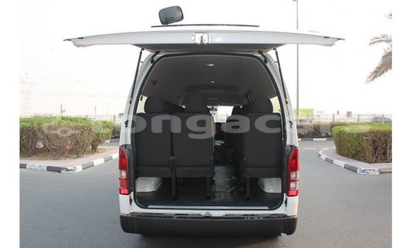 Acheter Import Voiture Toyota Hiace Blanc à Import - Dubai, Eua Acheter Import Voiture Toyota Hiace Blanc à Import - Dubai, Eua