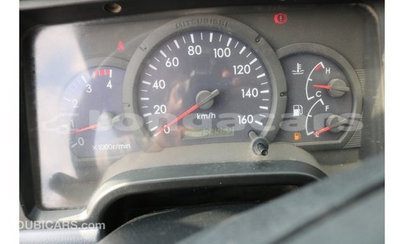 Acheter Import Voiture Mitsubishi Carisma Blanc à Import - Dubai, Eua