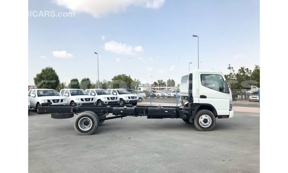 Acheter Import Voiture Mitsubishi Carisma Blanc à Import - Dubai, Eua Acheter Import Voiture Mitsubishi Carisma Blanc à Import - Dubai, Eua