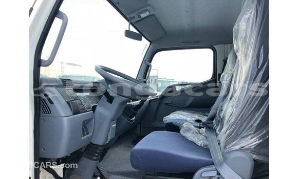 Acheter Import Voiture Mitsubishi Carisma Blanc à Import - Dubai, Eua Acheter Import Voiture Mitsubishi Carisma Blanc à Import - Dubai, Eua