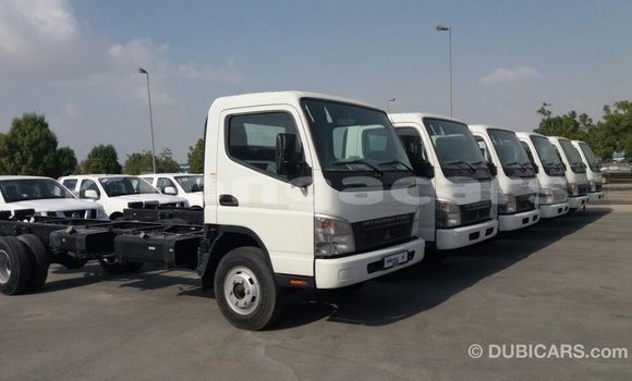 Acheter Import Voiture Mitsubishi Carisma Blanc à Import - Dubai, Eua Acheter Import Voiture Mitsubishi Carisma Blanc à Import - Dubai, Eua