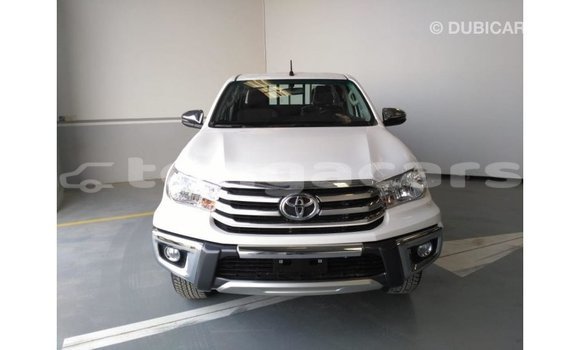 Acheter Import Voiture Toyota Hilux Blanc à Import - Dubai, Eua Acheter Import Voiture Toyota Hilux Blanc à Import - Dubai, Eua