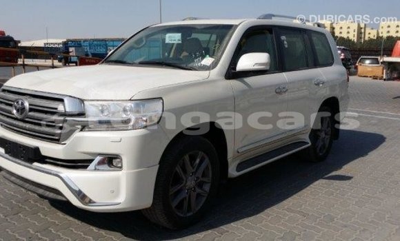 Buy Import Toyota Land Cruiser White Car in Import - Dubai in Eua Buy Import Toyota Land Cruiser White Car in Import - Dubai in Eua