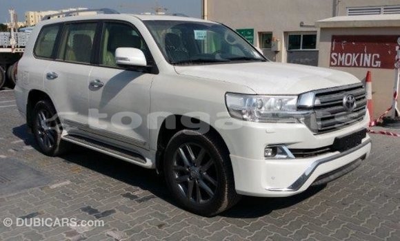 Buy Import Toyota Land Cruiser White Car in Import - Dubai in Eua Buy Import Toyota Land Cruiser White Car in Import - Dubai in Eua