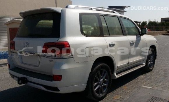 Buy Import Toyota Land Cruiser White Car in Import - Dubai in Eua Buy Import Toyota Land Cruiser White Car in Import - Dubai in Eua
