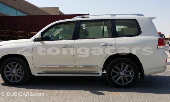 Buy Import Toyota Land Cruiser White Car in Import - Dubai in Eua Buy Import Toyota Land Cruiser White Car in Import - Dubai in Eua