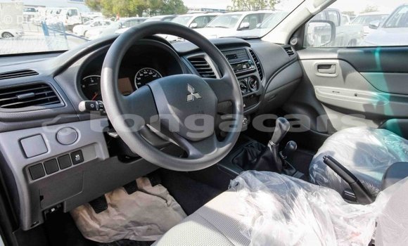 Acheter Import Voiture Mitsubishi L200 Blanc à Import - Dubai, Eua Acheter Import Voiture Mitsubishi L200 Blanc à Import - Dubai, Eua